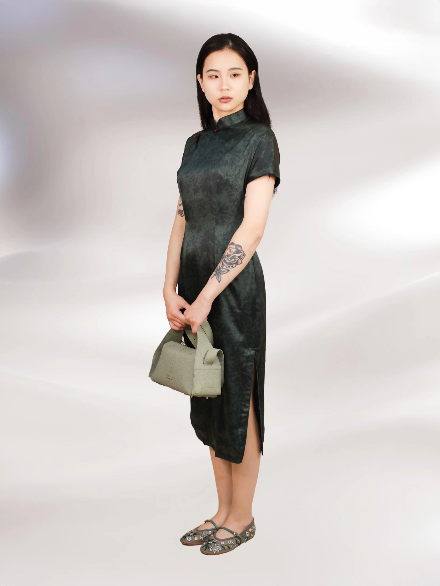 Deep Green Jacquard Knee-Length Short-Sleeve Silk Qipao 祁祁綠錦